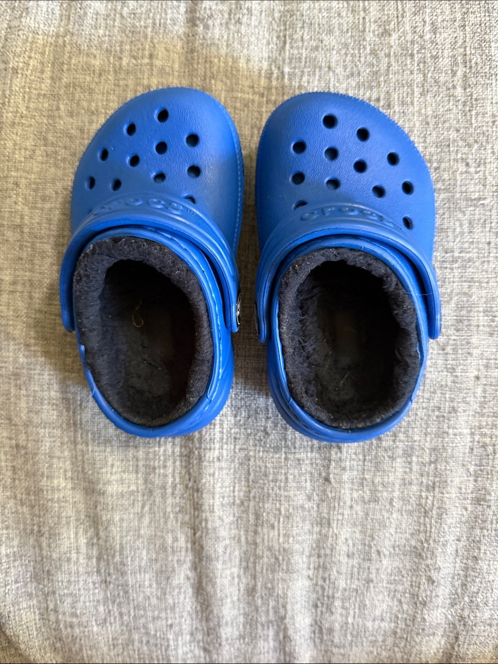 CROCS Kids Fuzzy-Lined Clogs in Bright Blue